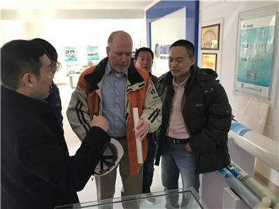 中科院理化研究所李畢忠博士、西門子公司過(guò)程工業(yè)部水處理專家William  Cunningham先生、王克軍先生及安陽(yáng)市開(kāi)發(fā)區(qū)科技局領(lǐng)導(dǎo)一行到我公司參觀交流